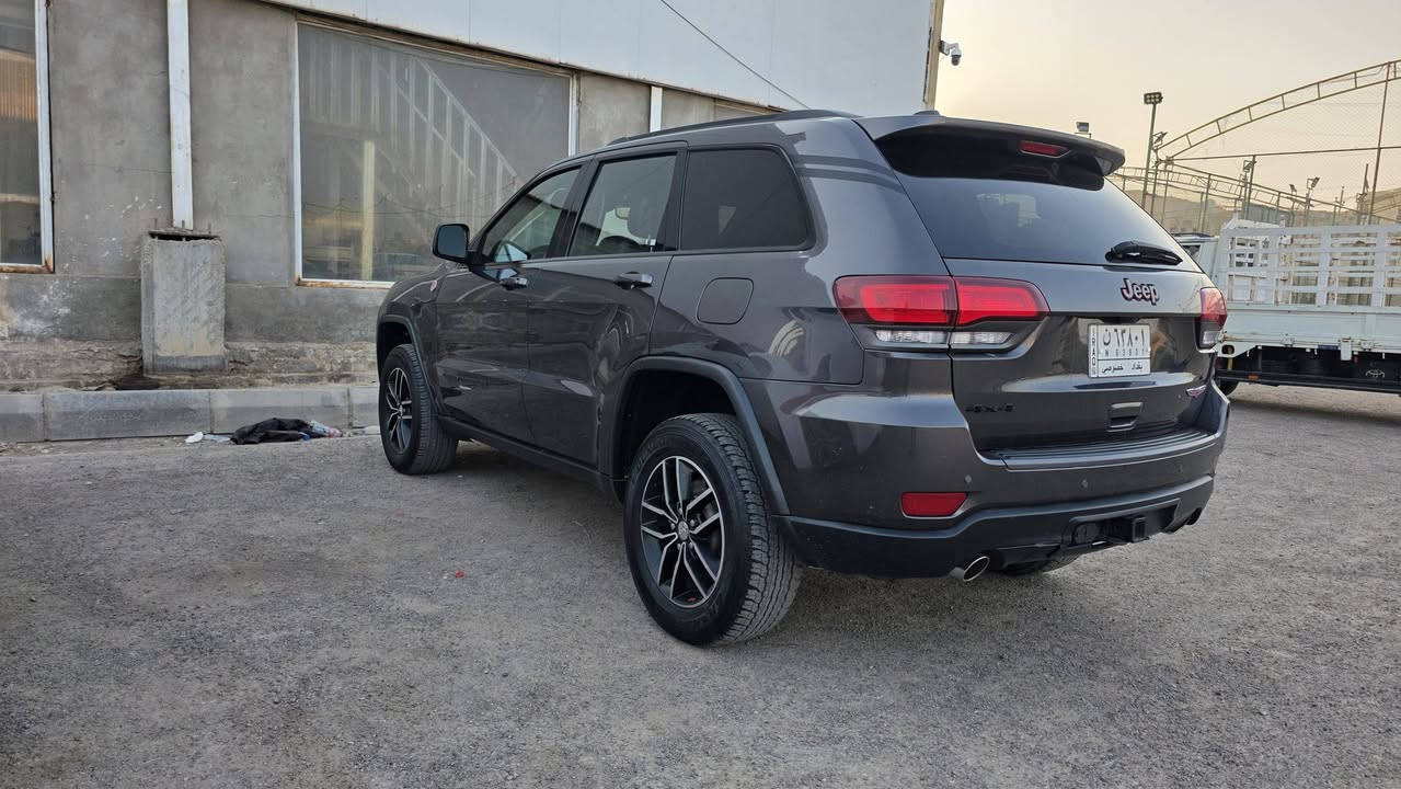 السلام عليكم ..
جيب 2018 ترايل هوك ماشية 78 الف ميل فول عدا الفتحة 
محرك 6 سلندر
كراسي اثنين كهرباء مع تدفئة وتبريد والخلفية تدفئة 
ستيرن تدفئة مع كرسي السائق خزن(ميموري) 
جكات....فور ويل ومتعدد أنظمة القيادة
رادار خلفي توقف ذاتي عند الرجوع للخلف ونقاط عمياء 
مري كهرباء شفط وقلاب
سياره حادثها مثل ماموضح بالصور بدون ايرباك
السعر  : 235$  وبيها مجال
رقم بغداد ...السنوية بإسمي
مكاني ميسان العمارة.. ***********
