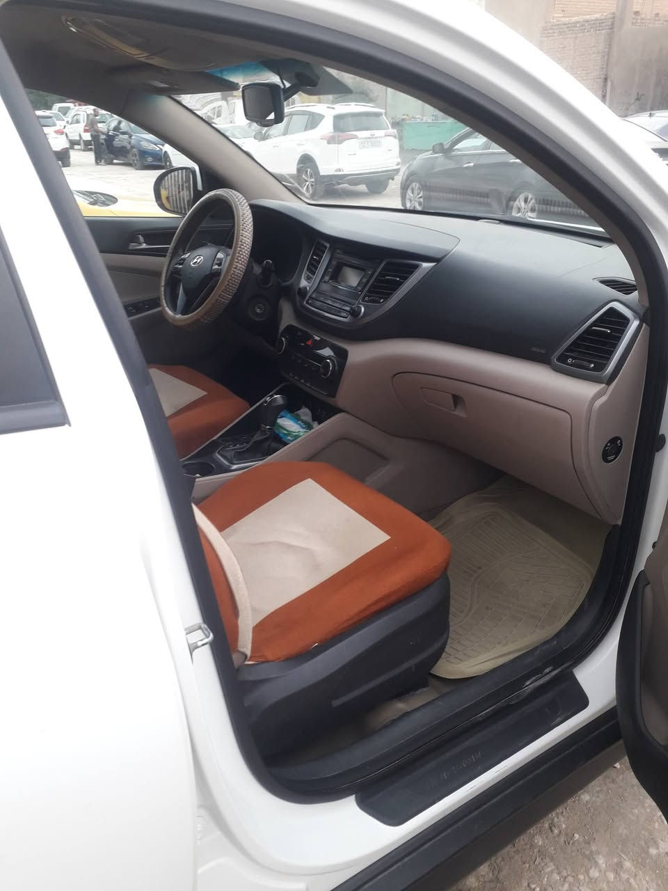 سلام عليكم .توسان للبيع موديل ٢٠١٧ رقم بابل انكليزي باسمي الهزه ما ساقطه  ..بيها صبغ نص باب السائق  وبارد بمقدمة البنيد شبر  ماشيه ٢٣٠ ...السعر ١٦٨  مجال موجود...تلفون....***********
