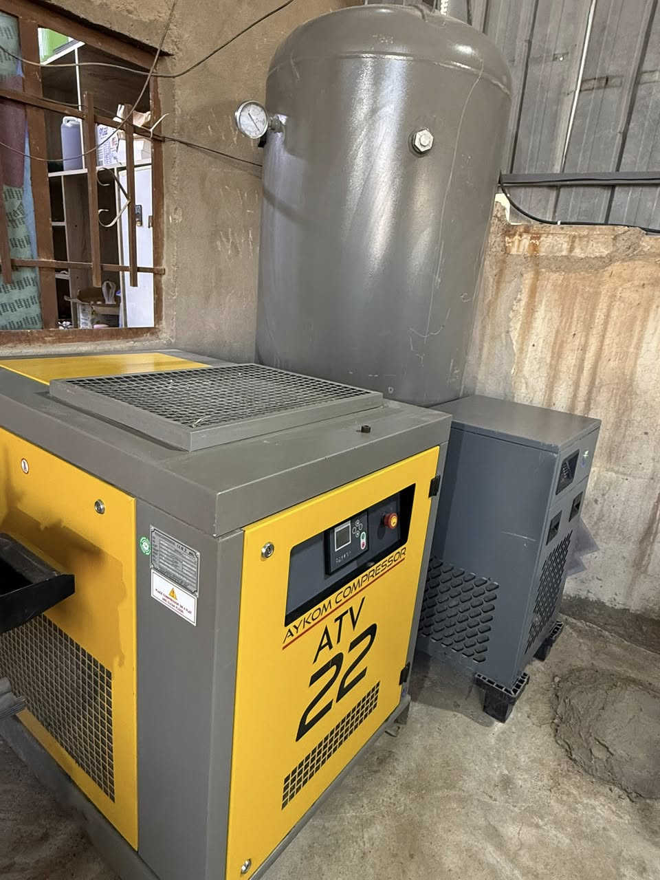 كمبريسر هواء تركي
مستعمل نضيف جدا 
شركه ايكوم تركي🟡
اتماتيك تحكم شاشه 
1000 لتر + مجفف ثري فيز 
عنوان كركوك خلف غرفه تجاره
للاستفسار مراسل صفحه او اتصال على ارقام تالي
***********-***********
