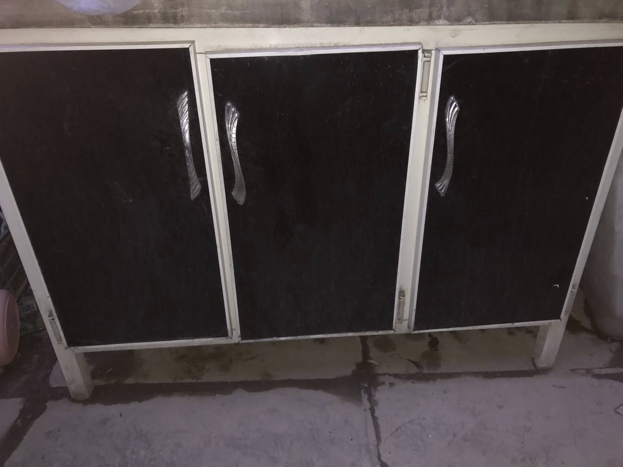 سلام عليكم ثلاجه وكاونتر لبيع ماعرف اسعارهن قيم وسهله نشالله *********** بي وتساب مكاني شعب
