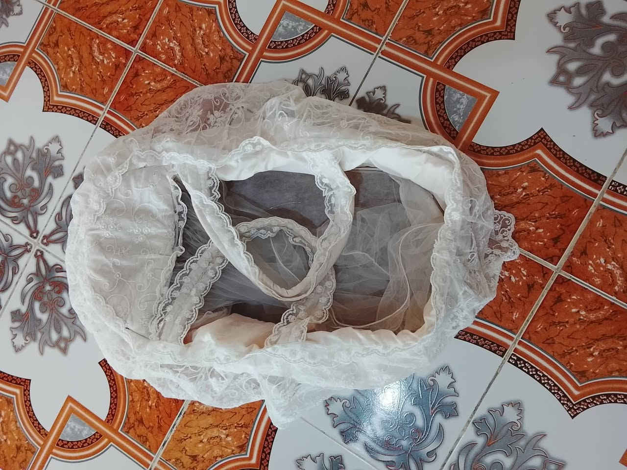 هەمووئەمان بۆفرۆشتن لە کەلار کی ویستی پەیوەندی بکات
جانتاهەڵگری مندال سورەکە 10هەزار
کورسی ناوسیار 5هەزار 
جانتا هەلگر سپەکە 5هەزار 
جولانی ڕەساسیەکە تەنها قولفیکی قرتاوە لەوێنەکا دیار 10هەزار 
جێگای خەوی مندال بۆپاڵ سستەم اکریتەوە نرخی 55قوفلی 
 کاری کۆتە سپی و ڕەساسیەکە نرخی 8هەزار 
***********
