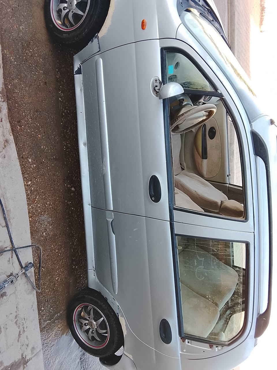 كيو كيو موديل 12 رقم بغداد مشروع وطني كير عادي مكينه بلادي 4 سلندر غرفة نظيفة دواخل حلوة جام كهربائي تخم تايرات جدد ويل كب صدر دوشمه نقصها عنبار بريك خلفي وغاز تبريد فقط السيارة بدون تحويل راعيتها مسافرة بكندا والسيارة مكفوله من كل شيء السعر 15 ورقة وبيها مجال للطيبين وترهم مراوس بخصوصي مكاني بغداد وهذا رقمي *********** وتحياتي للجميع
