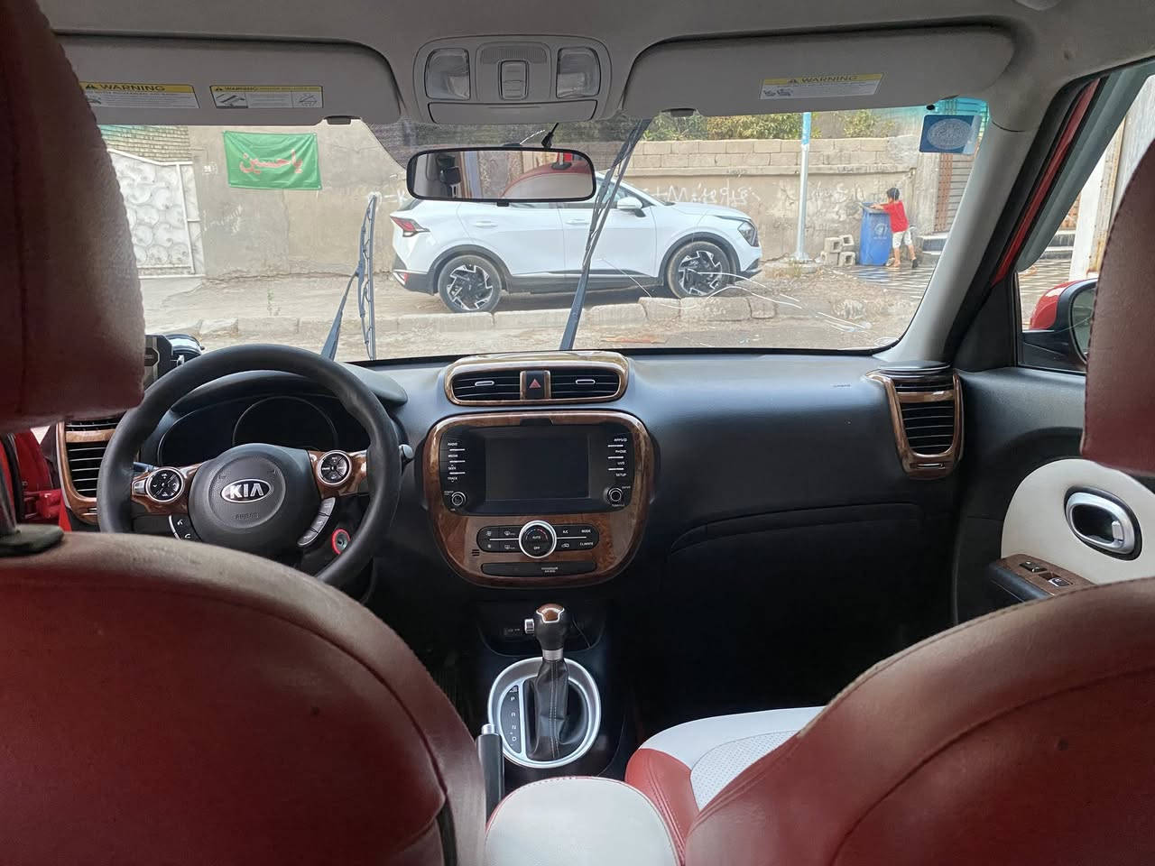 السلام عليكم كيا صول للبيع موديل 2019 حادث باب السايق وباب خلف السايق وجاملغ جهة السايق يعني 3 قطع السيارة محرك 2000 GDI ماشية 93ml الف سيارة جاهزة من كلشي وصورة السونار مرفوقة بل منشور مكاني بغداد حي اور 
 واتساب موجود *********** 
غير متواجد على النت عارضهه 125 وبيهه مجال حك الجيه
