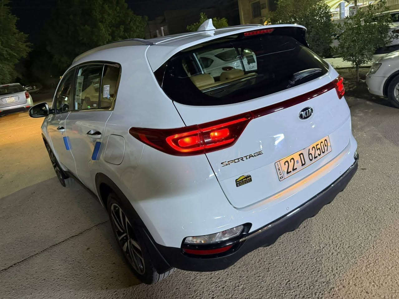 السلام عليكم
كيا سبورتج 2021 خليجي 

سويج 

كاميرا 

حساس امامي خلفي 

شاشة كبيرة كار بلي اصل 

داخل حمصي 

جلد 

اشاير مري و ترحيب 

ماشية 55 الف 

مكفوله 

رقم اربيل شرط تحويل مباشرة سنويه هزه جديد 

210 ورقه وبيها مجال 

اي استفسار 

***********  جعفر 

مكان بغداد البياع او يرموك
