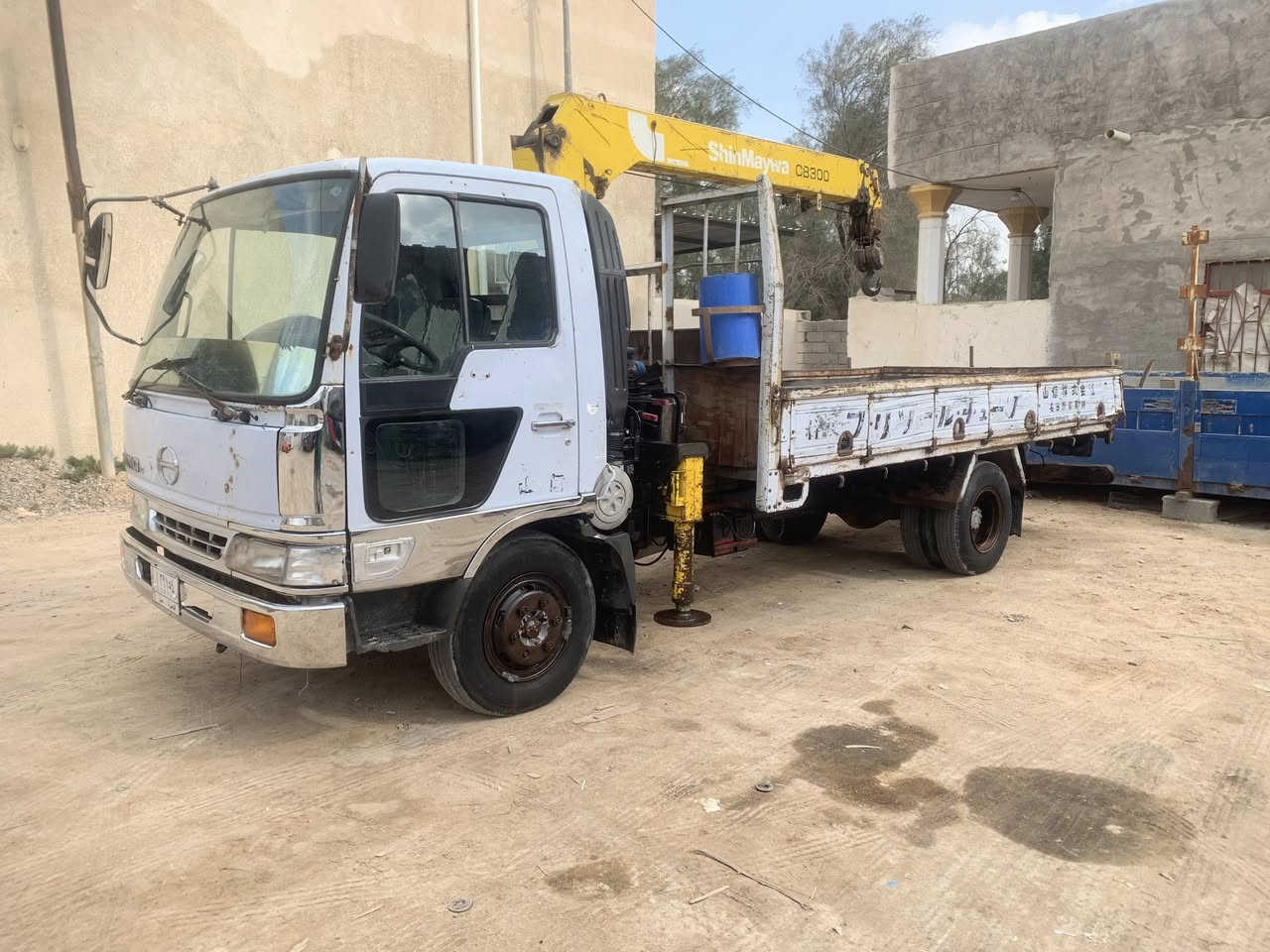 هينو للبيع موديل 98 سلايتين 3 طن سياره جاهزه للعمل رقم بصره ***********
