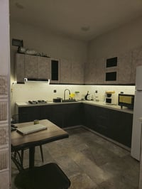 كاونتر HDF 5 امتار  سويته ب مليونين ونص استخدام شهرين تقريبا  للبيع بس...