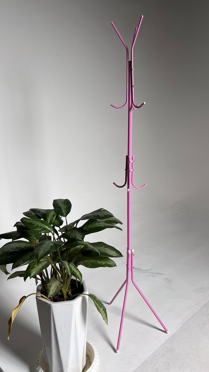 🧥✨ رتّب ملابسك بسهولة!

علاقة ملابس واقفة بقاعدة ثابتة وارتفاع 165 سم 👌
تعلّق أكثر من قطعة بدون فوضى 👕
سهلة التركيب وتصميم أنيق يناسب أي مكان ✨
السعر٢٠مع توصيل 
رقم الواتساب ***********
