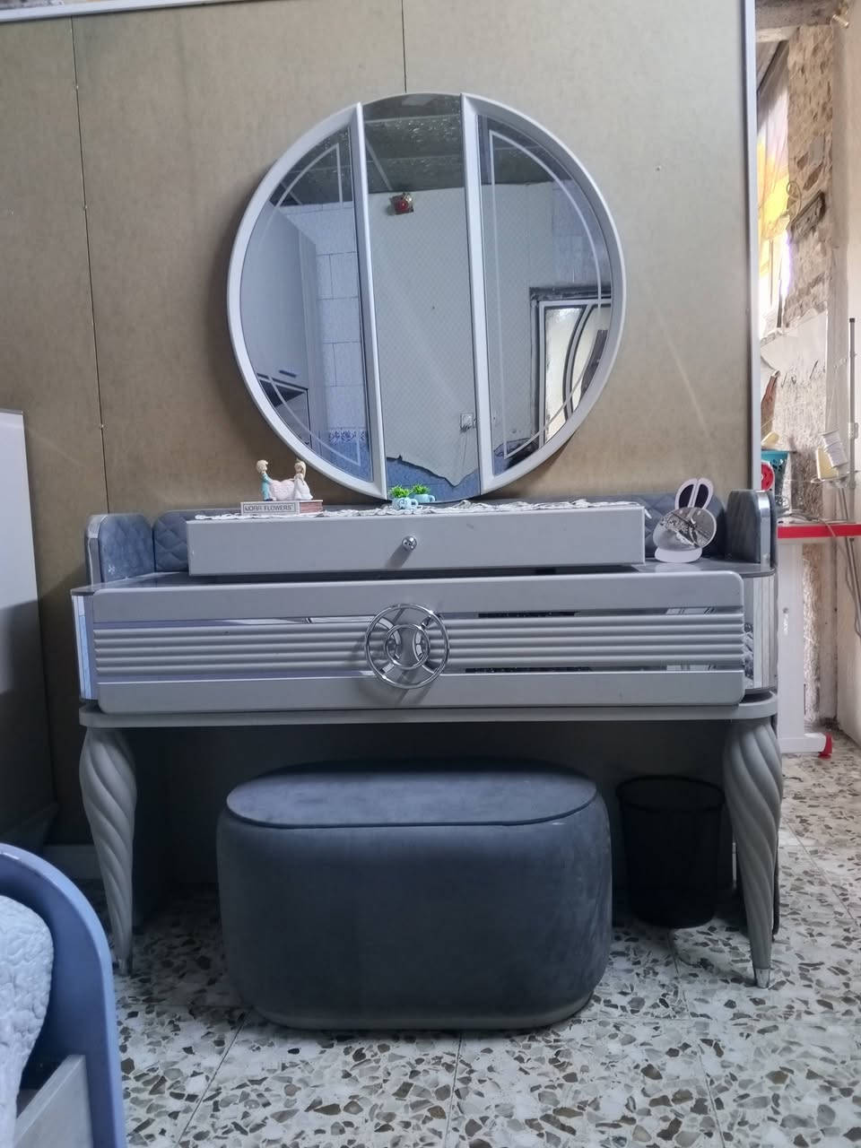السلام عليكم ميز مرايه وطابوريه مودرن ثكيل وضخم قياسه متر ونص المكان بغداد مدينة الصدر سعر 130


**إذا كنت صاحب هذا الإعلان وتريد حذفه لأي سبب، رجاءا أرسل رسالة إلى الدعم الفني**