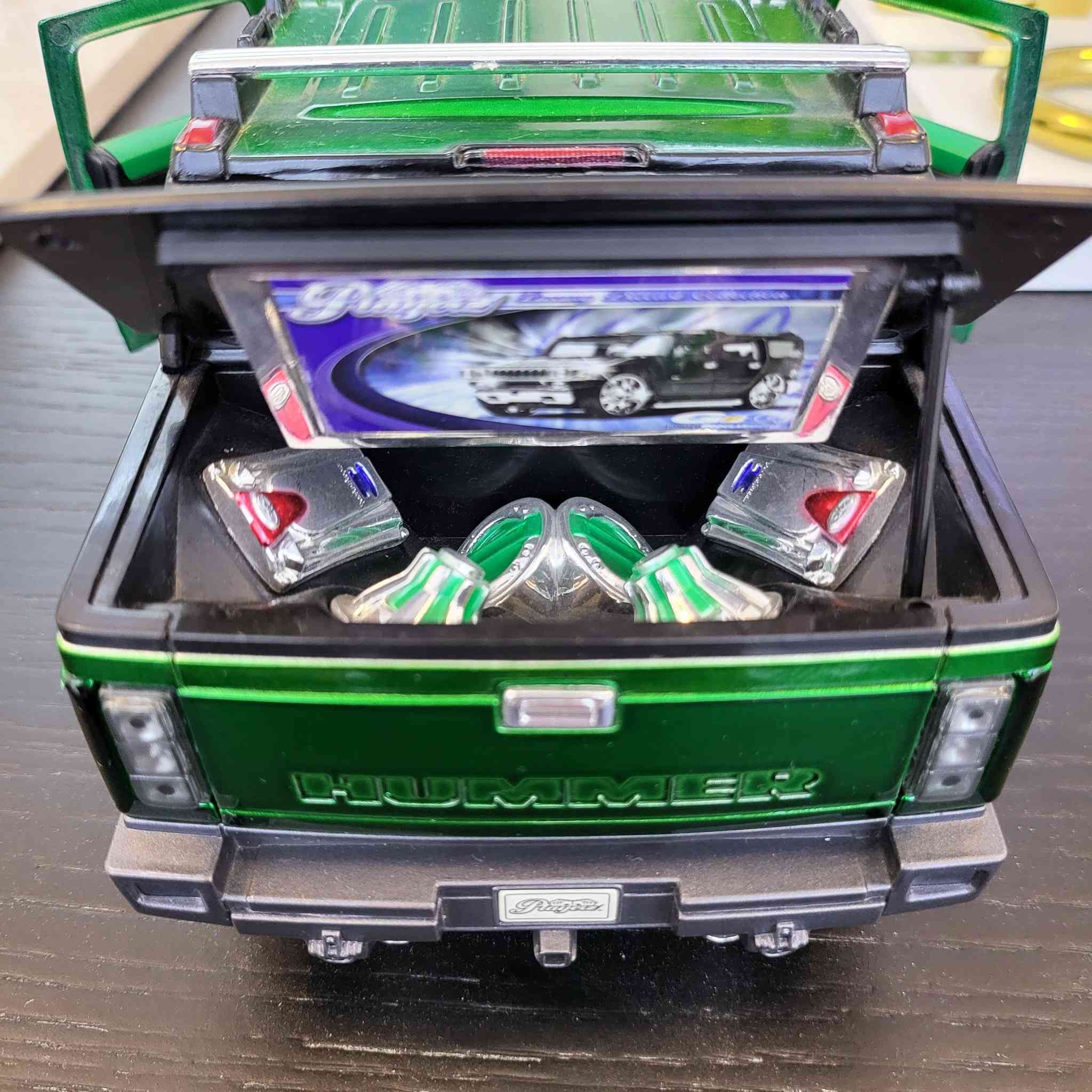السلام عليكم .. من مجموعتي الأمريكية فقط .. للعرض
Hummer H2
SUT Concept
_ Ersatzteile _ Spare Parts
Dub style
Scale 1/18
Limited Edishion
By Maisto made in Thailand


**إذا كنت صاحب هذا الإعلان وتريد حذفه لأي سبب، رجاءا أرسل رسالة إلى الدعم الفني**