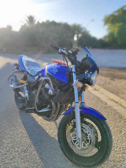 السلام عليكم
للبيع او مراوس حسب القناعة CB4 جيل ثاني محرك 400 16ولف  مرقم لوحة انكليزي تحويل مباشر كفالة عامة مابيها نقص 
السعر 2700 وبيها مجال المكان الانبار عانه 
الاستفسار  ***********
المو شراي لا يتعبني
