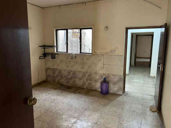 #للأيجار____في____السيديه

مشتمل طابق ارضي مساحه 100 متر 

يحتوي على غرفة نوم وصاله ومطبخ وخدمات

للأستفسار ***********
