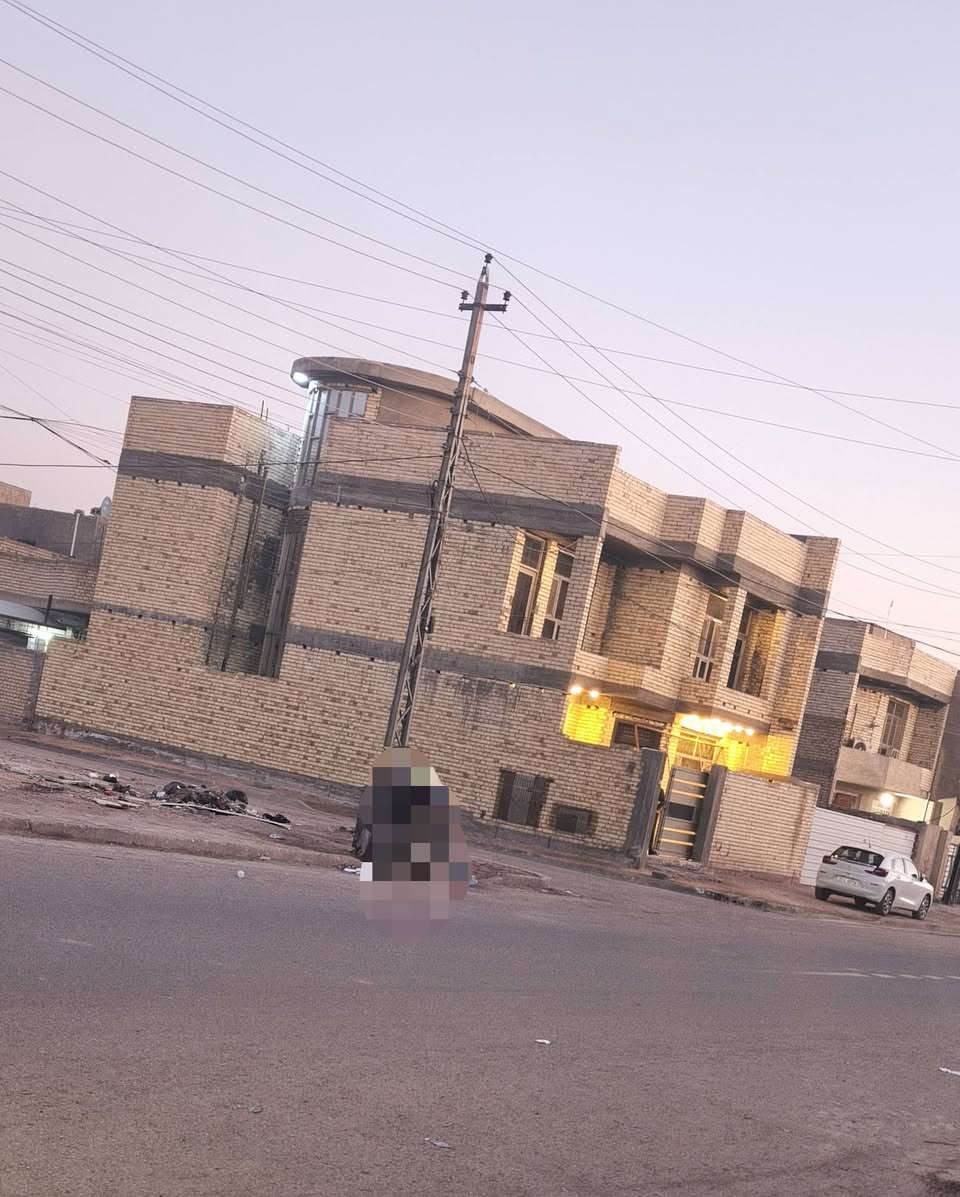 السلام عليكم... 
عقار للبيع طابقين الموقع على شارع 20... المحموديه... حي السلام خلف جامع مائدة الرحمن ركن على شارعين المساحة ١٥٧م طابو صرف سنة البناء ٢٠٢٣ يحتوي على اربع غرف نوم ...ويحتوي على فضله في المساحة لكونه ركن الواجهة ٩م والنزال ١٧ ونص للاستفسار أكثر الاتصال على ه‍ ***********//*********** موقع الدار موضح على الخارطة
