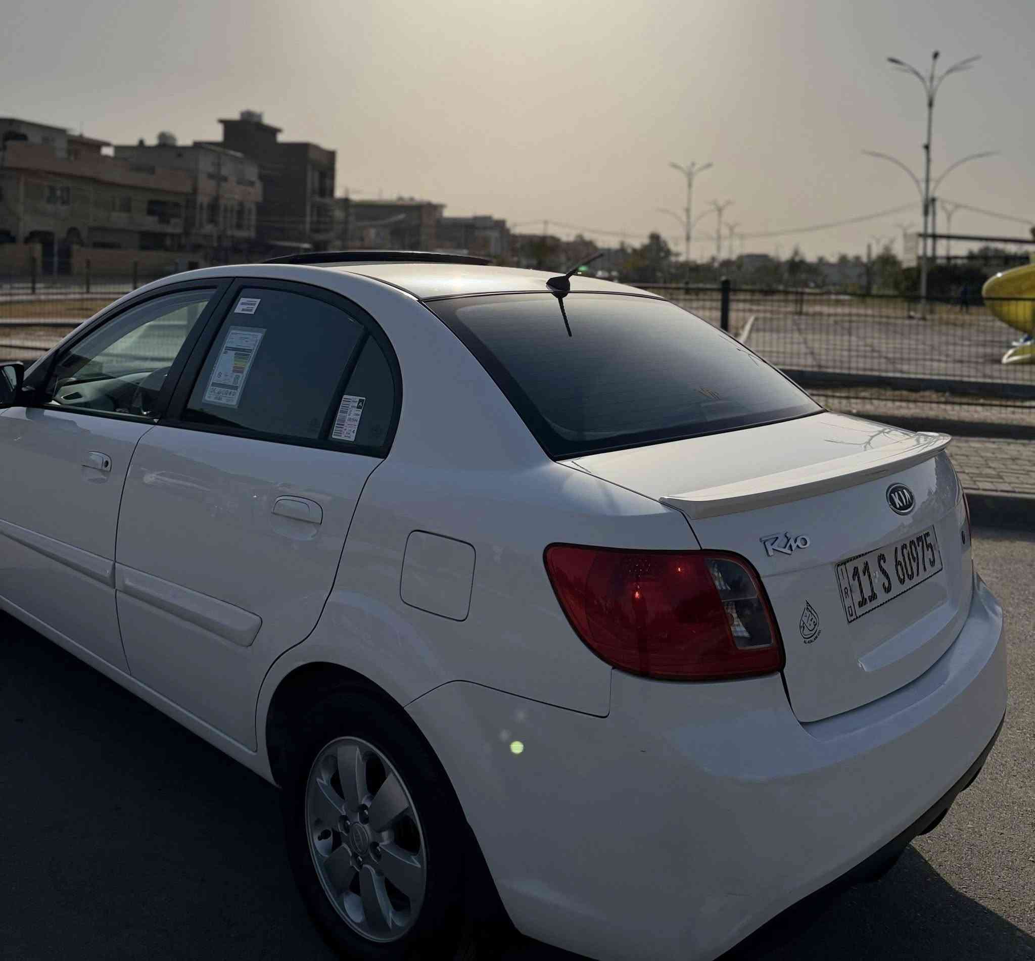 السلام عليكم
موجود فديو موضح بيه كل شي بالمنشور 

كيا ريو موديل 2011  فول مواصفات خليجي [فتحة]

رقم بغداد أنكليزي جديد 

أشارات مرايه 

دواخل بيجي المرغوب 

مكينة 1600 

كير مكينة حداديه كهربائيات جديده 

سياره على أيد وحده استخدامها

سيارة كلش جديده ونظيفة 

مكفولة كفالة عامة عدى تكحيل كارت أربع أصابع جوى التريشة الي باب الصدر بسيط جدا   

السعر 105 وبيها مجال بسيط 

ما اخصم سعر بالتلفون

كل شي بنظافته وسعره 

مكاني بغداد حي الجهاد 

للأستفسار واتساب ***********

الاتصال ***********
