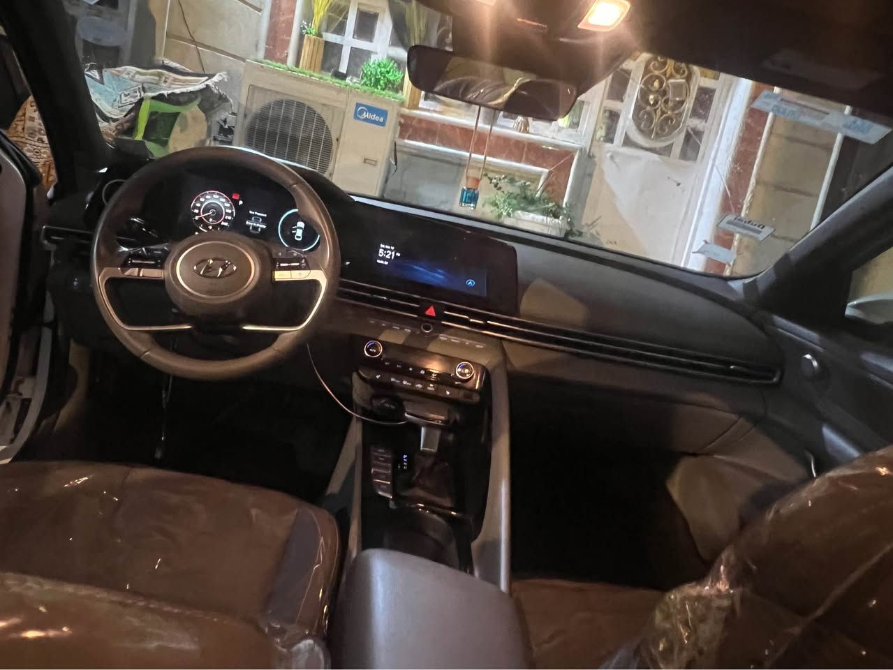 السلام وعليكم سياره نوع النتره وارد امريكي رقم اربيل تريد تحويل تريد وكاله ضربته بدايت البنيد ونصبغ فقط الدوسه بيه صبغ اليمن فقط وباقي كفاله سياره خير من الله مال بيت فول فول عده الفتحه فقط كامره حساسات امامي هلفي سايد بريك بصمه بصمه ابواب مع صندوك مع تشغيل عن بعد هواي موصفات بيه شاشه كبيره مع العينه السعر ١٦٥ وبيه حك الجيه *********** Singapore
