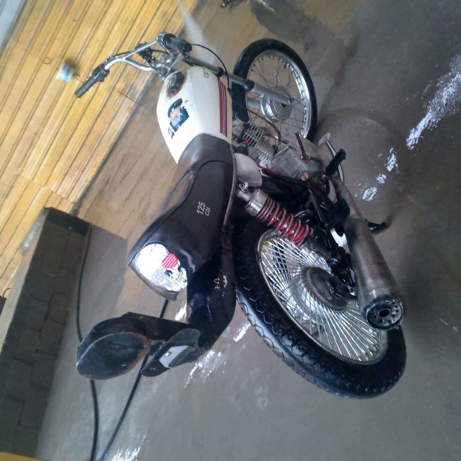 سلام عليكم دراجه البيع موديل 17 نضيفه دراجه تخبل شلعه معدل فوال +سعر 450بيه مجال + بغداد غزاليه +٠ ***********  وتساب فقط
