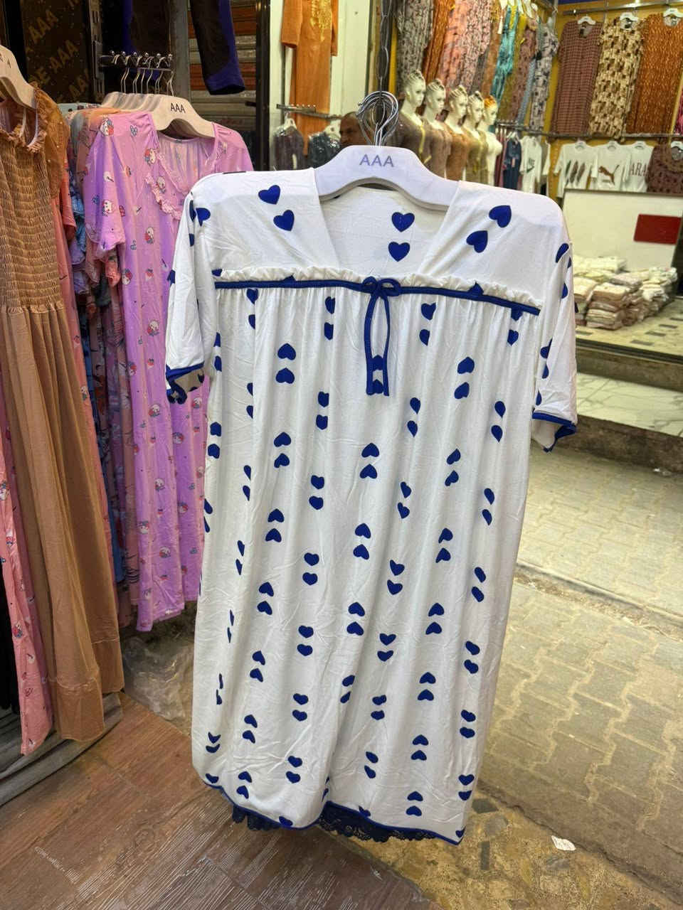 🔥 عرض خاص ومميز 🔥
 شلحه نسائي خامة قطني عالي الجودة 👌 سعر الدرزن فقط 60 الف 💰
 كل موديل متوفر بـ3 ألوان 🌈
أقل طلب نصف درزن من كل موديل
 📦 وعند طلب 3 درازن التوصيل مجاني
 🚚 عنواننا: شورجة قرب البنك المركزي، شارع تحت التكية، عمارة النعمان زين العابدين العسكري 📍 للتواصل والطلبات عبر الواتساب: *********** 📲 لا تضيع الفرصة وخلي طلبك هسه قبل نفاذ الكمية 🔥
