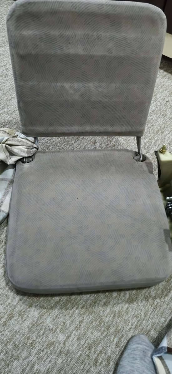 2کوشنی گە ڵابی توێتا بۆ فرۆشتن  لۆکن نرخیان 130 هە زارە ***********
