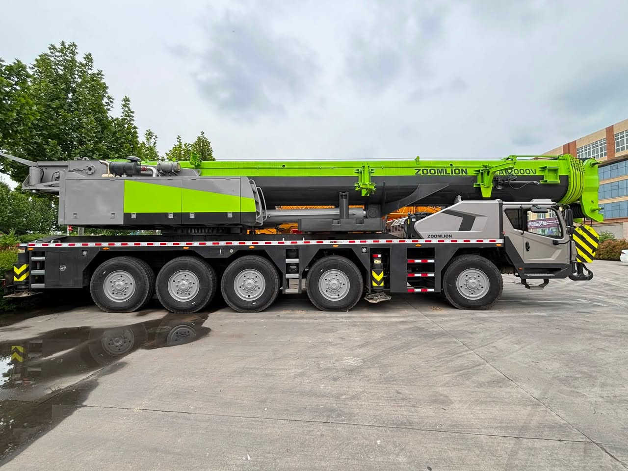 ZOOMLION ZAT1300V7 CRANE
出售2021年12月中联重科ZAT1300V7起重机，主臂73.5米，副臂2节，配重53吨，2个潍柴发动机，自动挡变速箱。5轴底盘，配385/95R25轮胎。联系电话/微信：+86 13526170326（杨）
WhatsApp:+86 ￼⁨135 2617 0326⁩

For sale: Zoomlion ZAT1300V7 all-terrain crane. Main boom length: 73.5 meters, counterweight: 53 tons, 
2 engines, automatic transmission. 
Contact number: +86 13526170326
WhatsApp:+86 13526170326
#Crane #ZOOMLION


**إذا كنت صاحب هذا الإعلان وتريد حذفه لأي سبب، رجاءا أرسل رسالة إلى الدعم الفني**