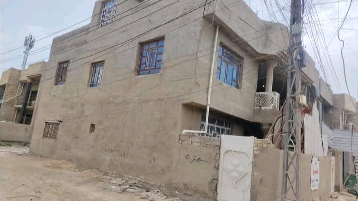 بيت للبيع طابقين معزولتين ركن غرفتين نوم ومطبخ واستقبال طابق ارضى وطابق ثاني غرفتين نوم ومطبخ واستقبال طابو صرف كويريش قريب على الشارع خلف حسينيه السلام وبسعر مناسب رقم ٧٧٠٢٧٥٩٧٣٠
