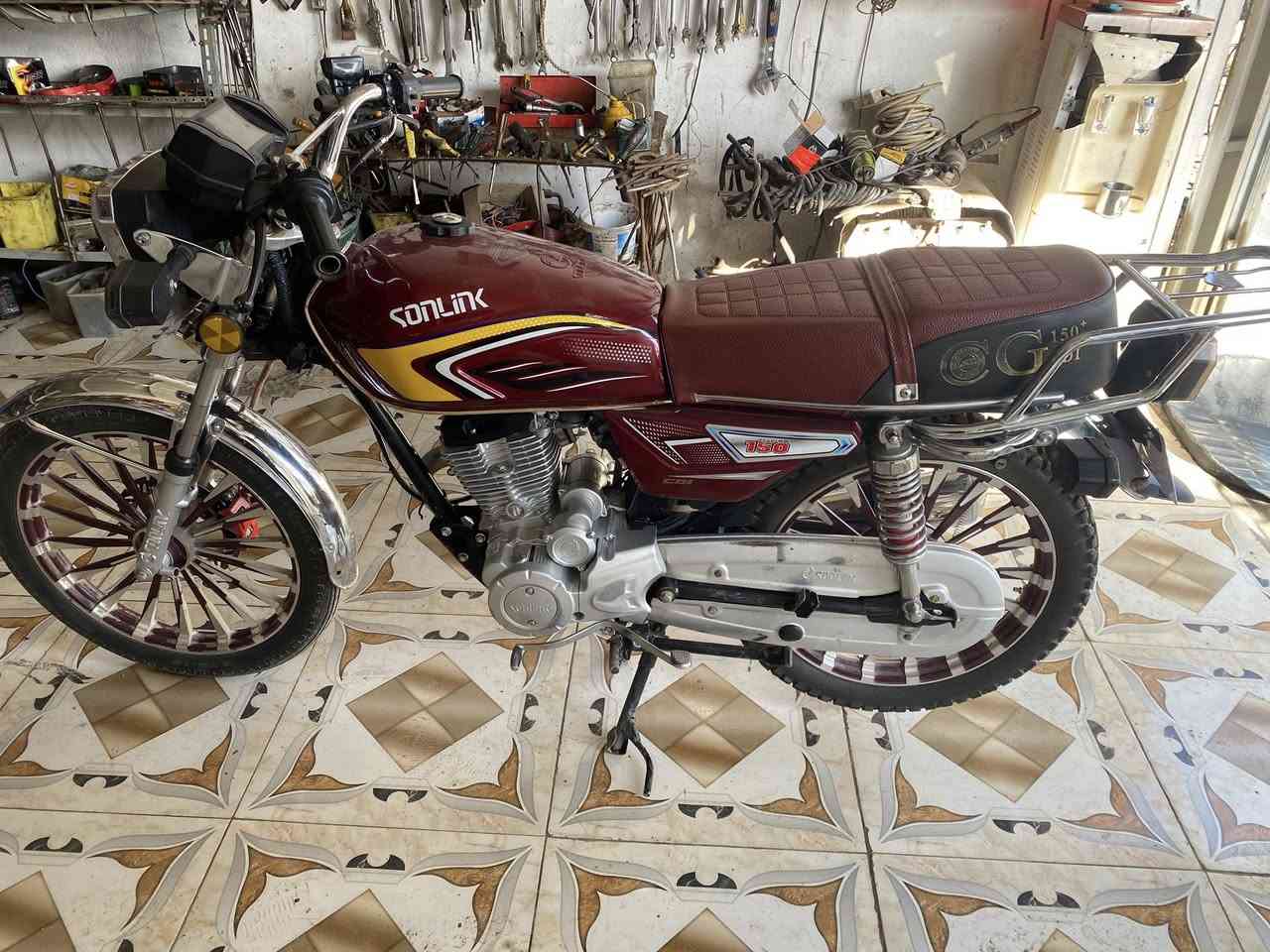 سلام عليكم سيفان ٢٤شكل ل٢٥دراجة مكفولة من كلشي اوراق كاملة سلف هند اشابر لايت بك لايت سعرها٧٥٠وبيهامجال حك جية مكاني ديالى خالص هبهب ***********
