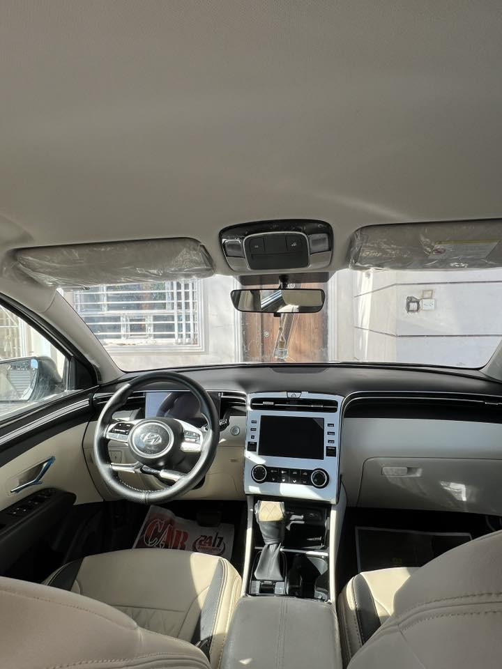 توسان ٢٠٢٤ للبيع ( ١١ الف) كم حقيقي ضمان شركة الاولى
سياره مال بيت  
محرك ٢٠٠٠
بصمه وتشغيل عن بعد
كراسي كهرباء ٣ انضمة قياده
بردات خلفيه
مري ترحيب وشفط
مانع انزلاق
ومانع انحدار
هاند بريك بصمه
اوتو هولد
شاحن وايرليس
حساسات امامي خلفي
تحكمات ستيرن 
تبريد خلفي 
كاربلي
اندرويد اوتو
سبيرها منازل يعني على وضع الشركه بعدها وبعدها بستيكراتها وكلشي موضح بلصور مكفوله 
***********
ب 222 وبيها مجال بعد شي مرتب للشراي ومستعجل على بيعتها
