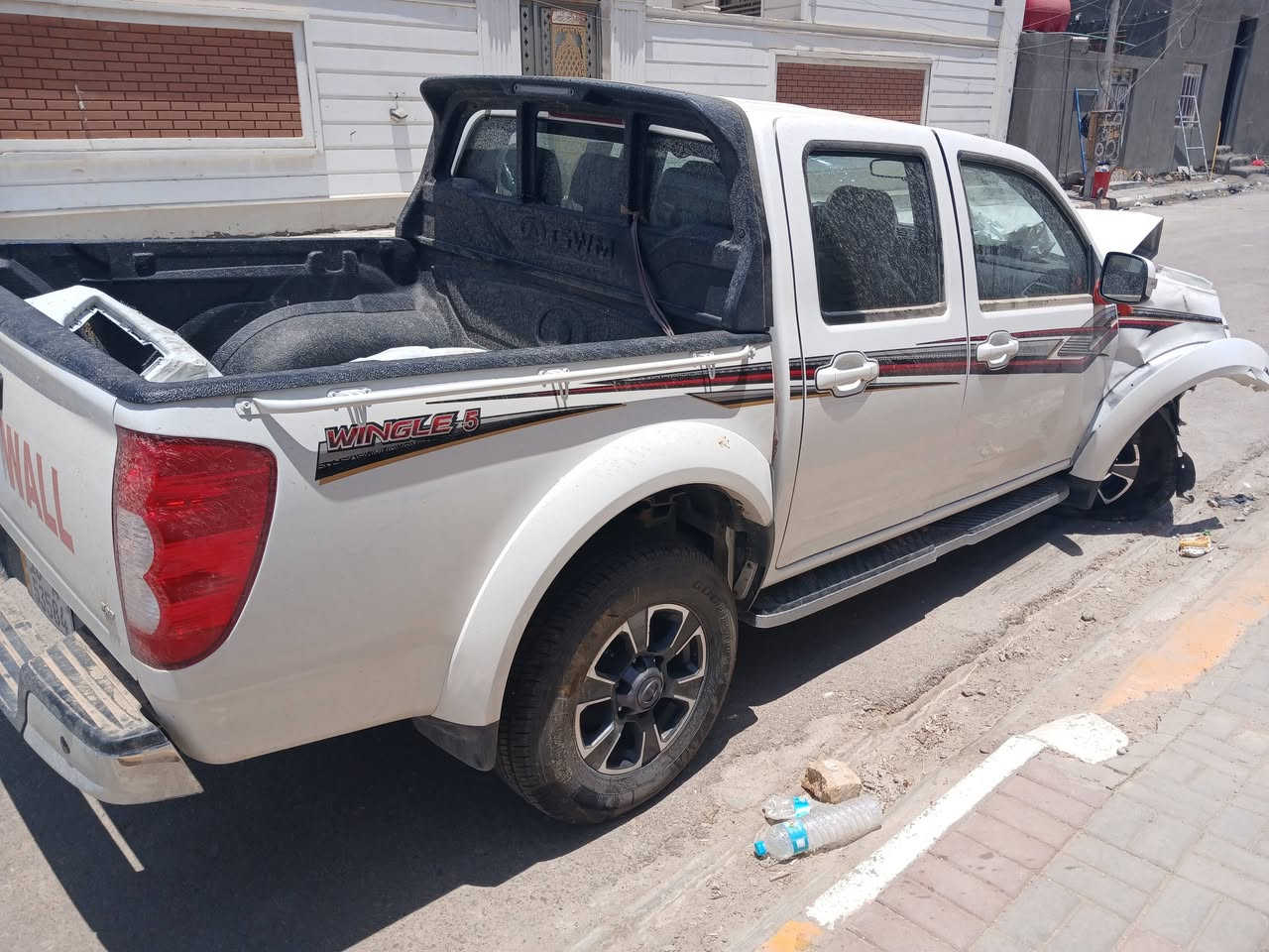 للبيع كريت 26 ماشيه 5000 قم قادسيه بيع على حادثه السعر 105 وبيه مجال عنوان سماوه مركز مدينه  ..***********
