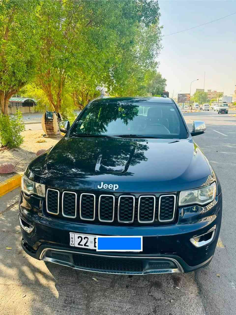 السلام عليكم
جيب كراند شيروكي لمتد وارد امريكي للبيع 
الموديل :- 2018 
محرك :- 6 سلندر 3600 فور ويل
اللون :- حبري
عداد المسافة :- 105 الف ميل 
لوحات اربيل شرط التحويل
الضرر :- تبديل ابواب عدد 2 فقط بدون اير باك 
باب السائق مبدل ومصبوغ 
باب خلف السائق مبدل نفس اللون 
صور الحادث مرفقة

السياره داخلة ادامة :- 
بطاريات عدد 2 جديدة
عبوة فيت بم اصلية جديدة 
ادامة منظومة البانزين 
بلكات وتنظيف جويتر وحساسات
مبدل اذاين محرك جدد
دسكات جديدة 

نقص السيارة حالياً :- 
صدر
الدعامية الامامية بحاجة الى تصليح موضح بالصور
بك لايت مكسور موضح بالصور 
شخوط ورصعات موضحة بالصور 

السعر المطلوب :- 28 مليون دينار عراقي 
مكان السيارة :- بغداد / الكرادة
التواصل :- *********** 
واتساب او اتصال مباشر
