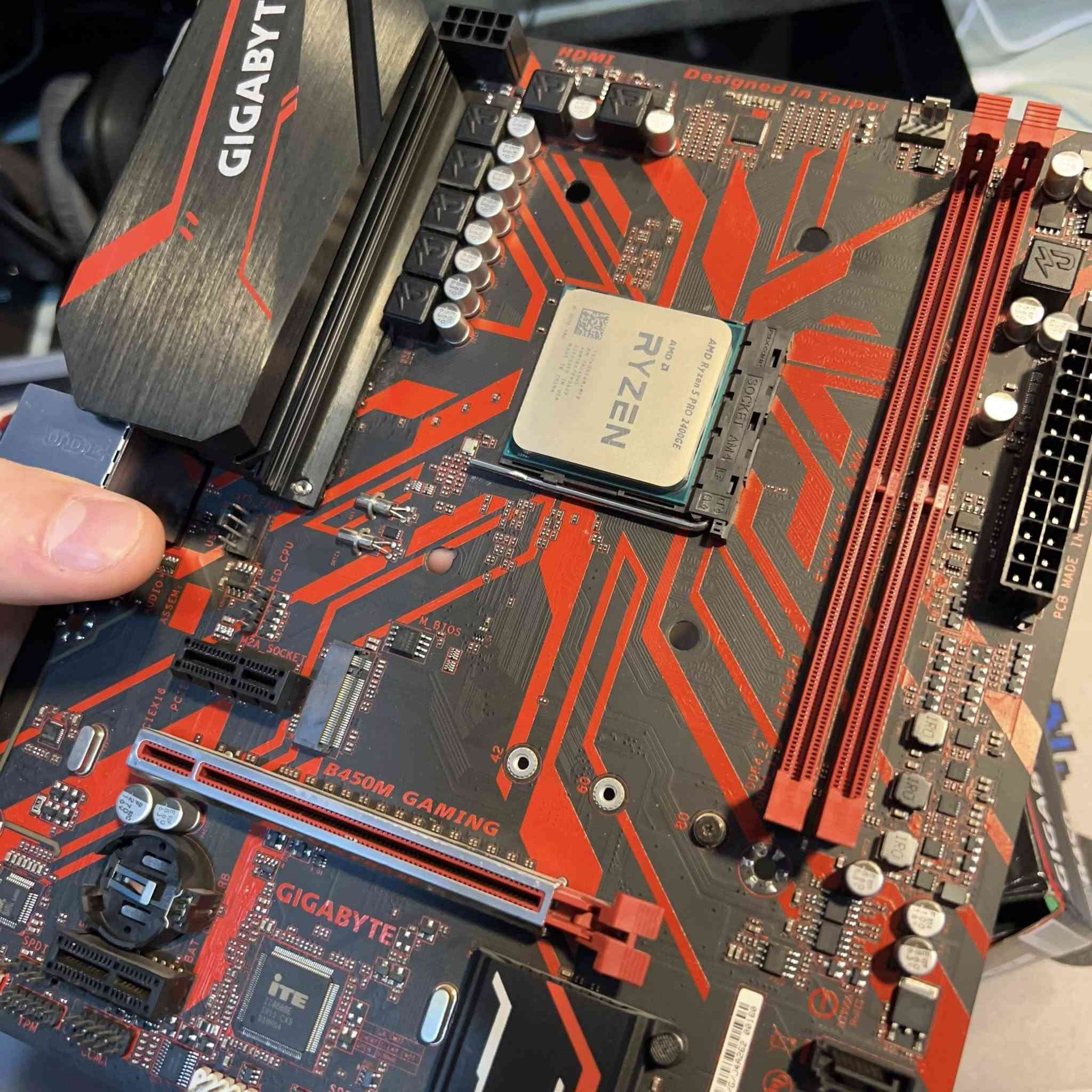 السلام عليكم
اصدقائي 
مذربورد B450  ومعالج R5 2400 
المعالج بي كرت داخلي يفيد جماعة النجميعات الاقتصادية 
الكرت الداخلي Radeon VEGA 11
.
السعر 180 الف
.
.
. 
ادمن 🌹


**إذا كنت صاحب هذا الإعلان وتريد حذفه لأي سبب، رجاءا أرسل رسالة إلى الدعم الفني**