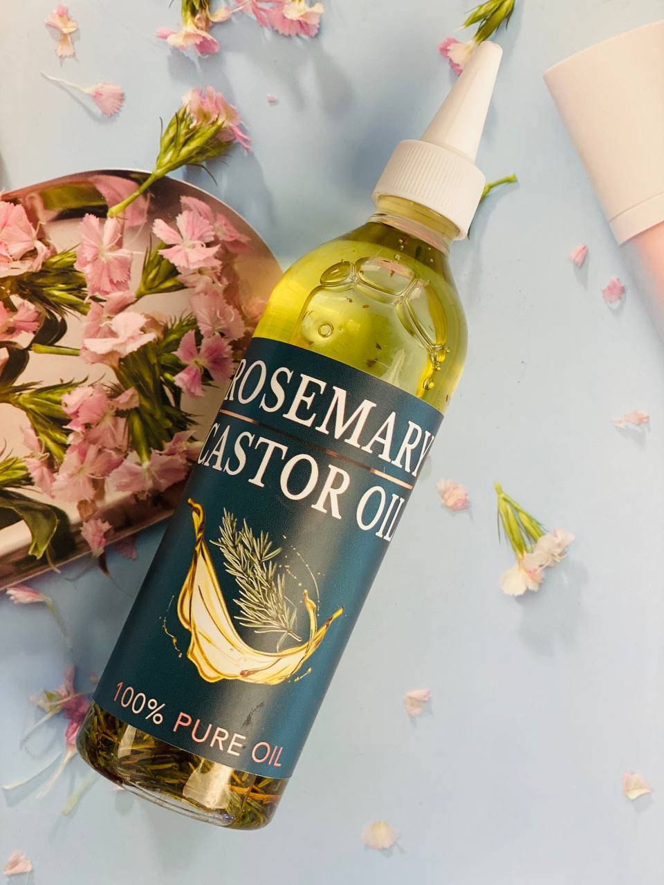 ✨ زيت العناية بالشعر الطبيعي ✨
مزيج مميز من زيت الخروع وزيت الروزماري لتعزيز نمو الشعر وتغذيته من الجذور 🌿💚

🔸 زيت خروع عضوي معصور على البارد يساعد على ترطيب فروة الرأس وتغذيتها بعمق 🌱
🔸 زيت روزماري نقي يحفّز الدورة الدموية في فروة الرأس ويشجّع نمو الشعر الصحي 🌿✨
🔸 مزوّد بـ فوهة دقيقة لسهولة التطبيق بدون فوضى 🧴👌
🔸 تركيبة طبيعية 100% خالية من المواد المضافة والحشوات 🌸

💆‍♀️ مثالي لتقوية الشعر، تقليل التساقط، ومنح الشعر لمعان وصحة أكثر

السعر 10الاف


**إذا كنت صاحب هذا الإعلان وتريد حذفه لأي سبب، رجاءا أرسل رسالة إلى الدعم الفني**