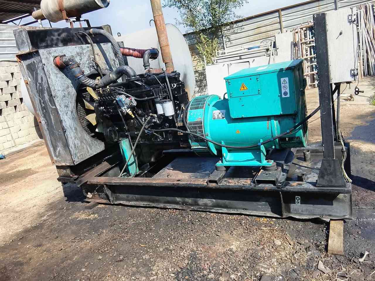 سلم عليكم مولدات ثنين للبيع كميز 24ولف واحد 250كيفي وثانيه 350كيفي عنوان بغدادرقم ***********
