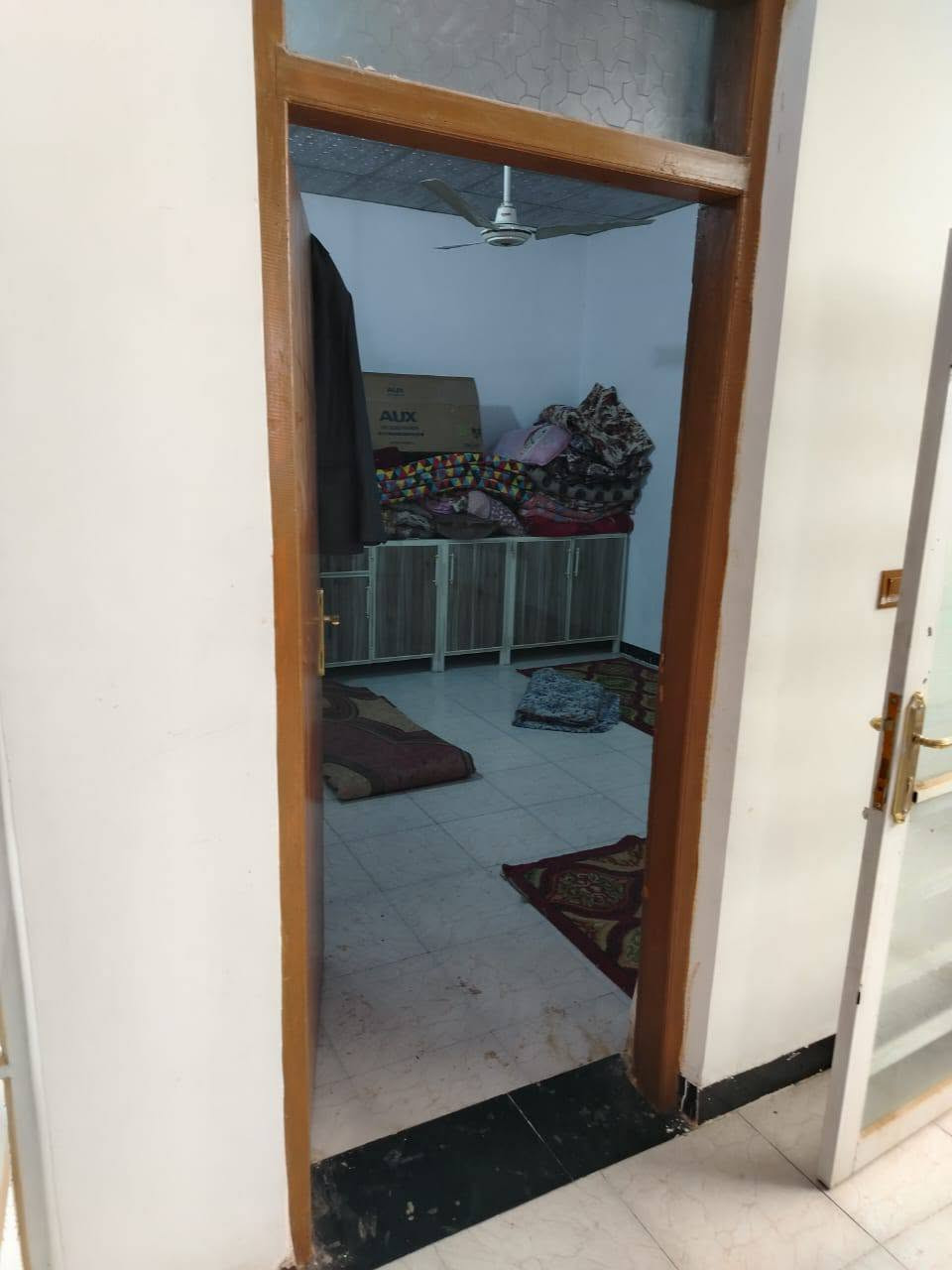 يالله سلام عليكم عندي بيت بل براكيه بناء درجه اوله البيت نضيف تجي وتشوف قرب جامع ام البنين الكبب  سعر خاص رقم تلفون ***********
