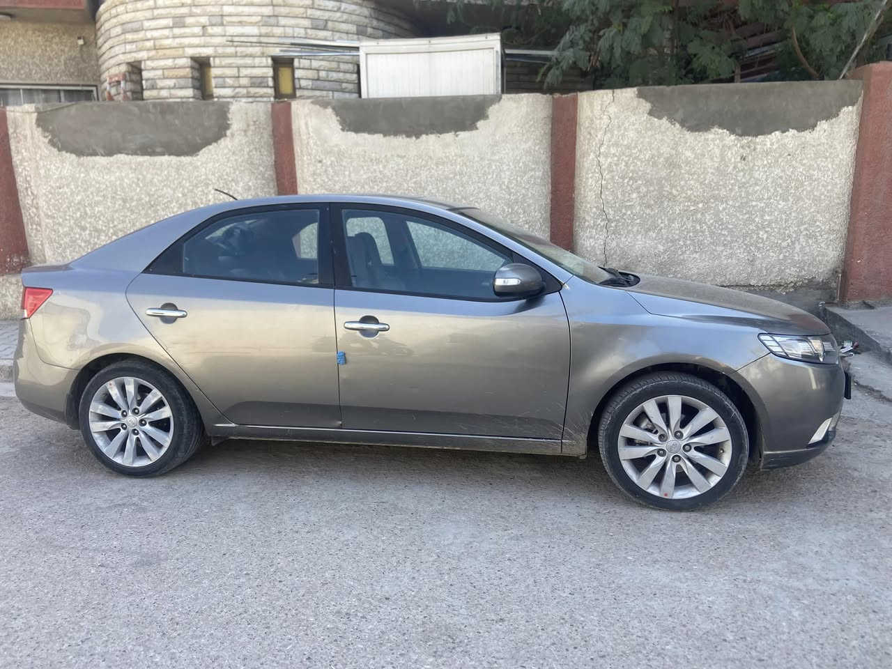 السلام عليكم 
كيا سيراتو 2011 خليجي مكينه 1600 فوول مواصفات عدى البصمه 
السياره بيهه قطعه وحده صبغ جاملغ امامي .

وباب السكن الخلفي مبدل بلادي بدون صبغ 
مكينه ما مفتوحه شرط  وكير كذلك كفاله 
سياره بيهه بارد خفيف  … السياره نضيفه كلش مثل ما مبين بالصور 
السعر 98 ورقه وبيهه مجال بسيط 

للتواصل خاص او على الرقم ***********
