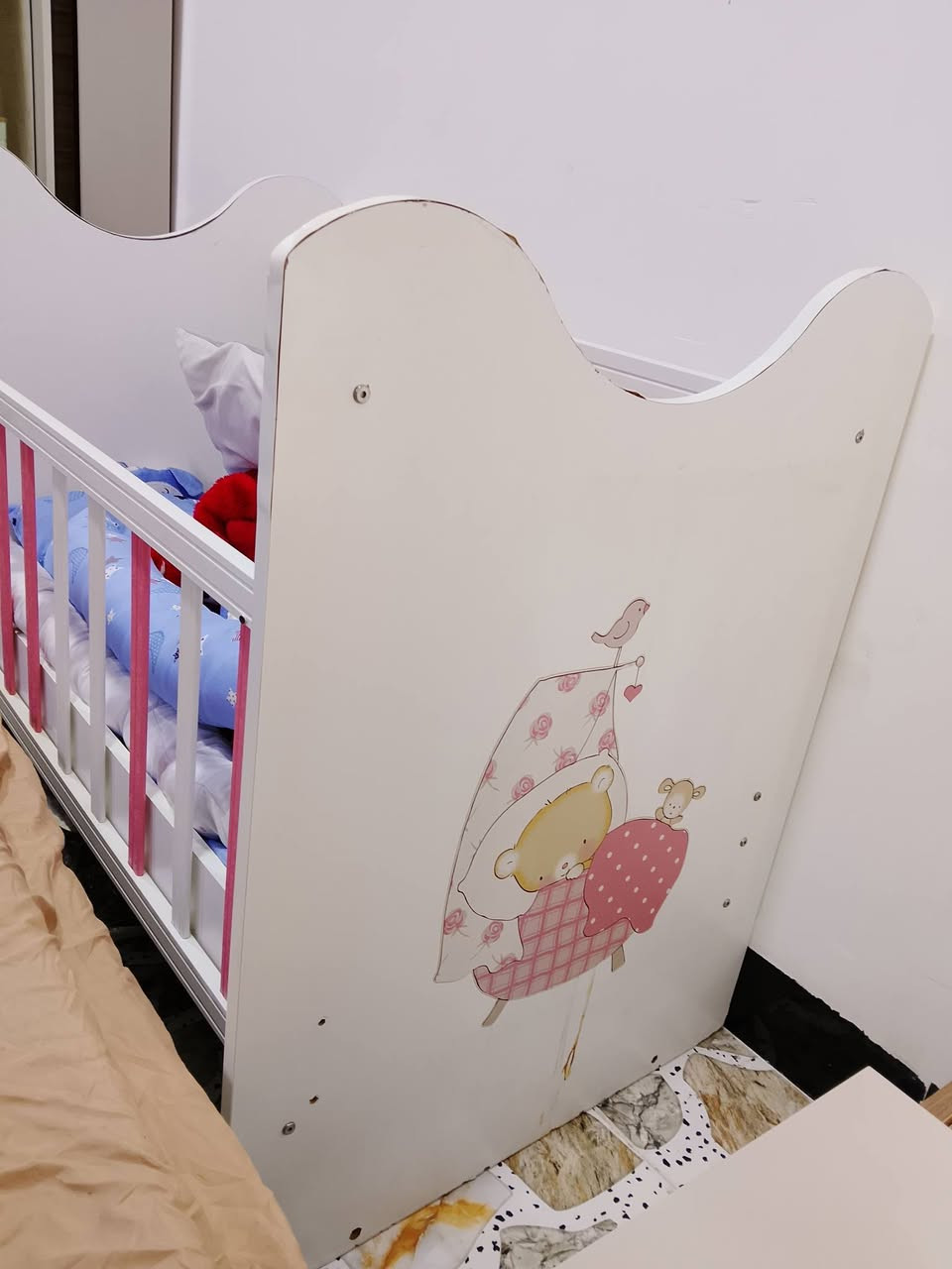 تخت طفل للبيع ينيم عمر 6سنوات سعر 60الف عنوان موصل الايسر حي السماح للتواصل خاص او على الرقم ***********
