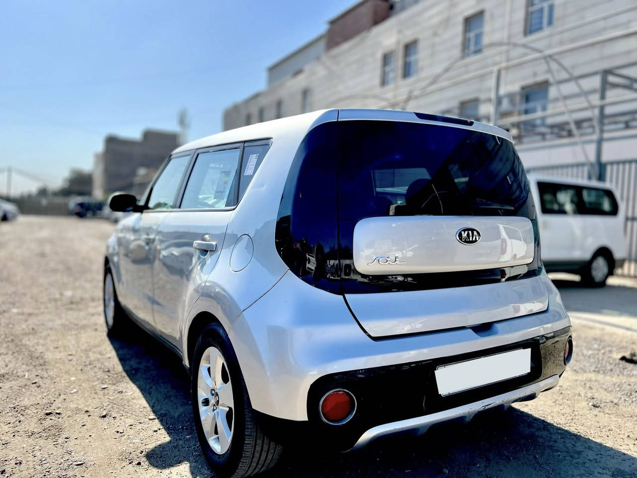 للبيع كيا صول 2018  🚗
📍 الرقم: سليمانيه
⚙️  وارد امريكي - لون رصاصي

المواصفات والتفاصيل:

 • ماشية 43 الف فقط
 • المحرك: 1600 تيربو 🚀 اقتصادي جدًا باستهلاك البنزين 
 ◦ شاشة و كاميرا خلفية .
 ◦ تحكم كامل بالستيرن .
 ◦ نظام تثبيت سرعة (Cruise Control).
 ◦ نظام أمان حديث (ABS – Airbags – مانع انزلاق).
 • درايف مود ٣ انظمه سياقة العادي والاقتصادي والرياضي
بيها صبغ قطعتين (جاملغ امامي وخلفي صفحه اليمين) + تكحيل بابواب صفحه السايق و كلشي موضوح صورها
السيارة مال بنت وباسمها ثاني يوم تحويل
مكان السيارة بغداد البنوك
💰 السعر: ١١٧ ورقة وبيها مجال
📞رقم الهاتف : ***********
