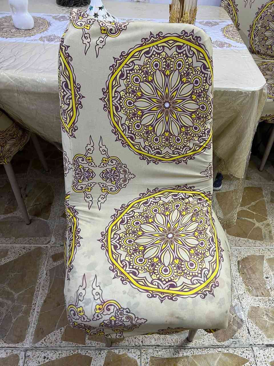 ميز طعام مع 5 كراسي للبيع 
بي فطر بسيط بالجامه موضح بالصور 
السعر 75 الف 
بغداد الصليخ
***********
