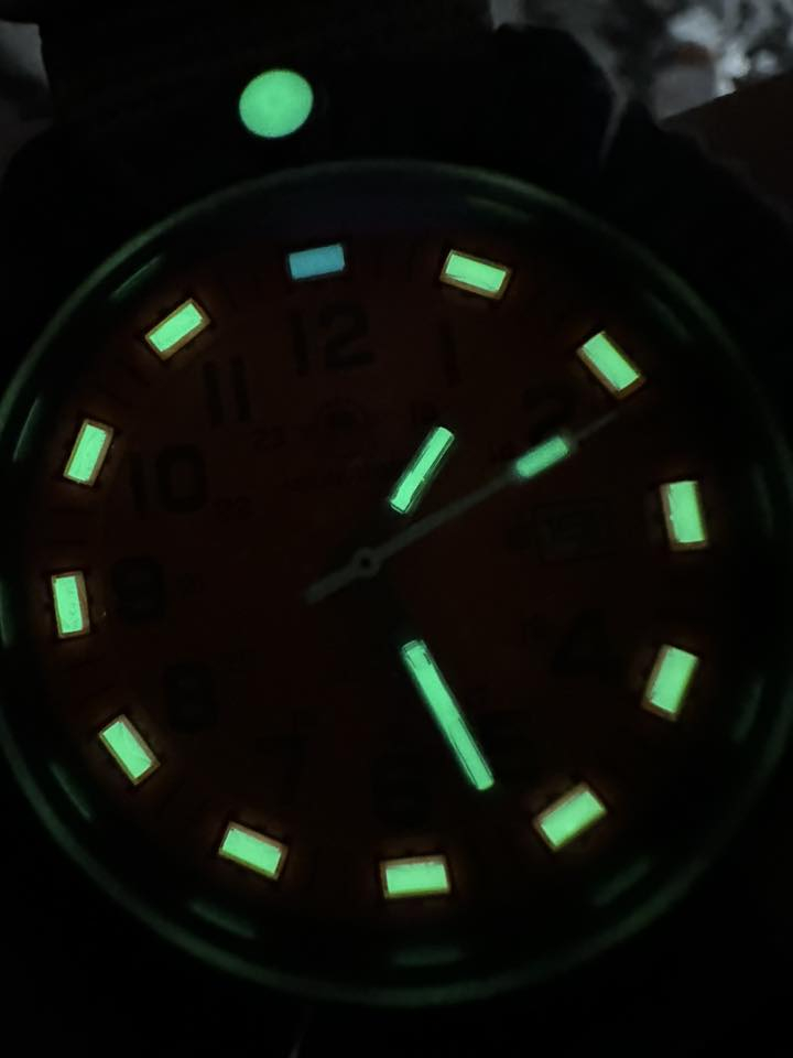 قطعه اصليه ادس دايف
غواص موديل عسكري 
مينا مميزه 
كوارتز رنك دوار 
كامل ملحقات 
تفاصيل داخل الفديو
80 على اول تم


**إذا كنت صاحب هذا الإعلان وتريد حذفه لأي سبب، رجاءا أرسل رسالة إلى الدعم الفني**