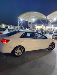 سيارة للبيع كيا سيراتو موديل 2011 رقم أربيل جديد  سنويه شرط تحويل  تحك...