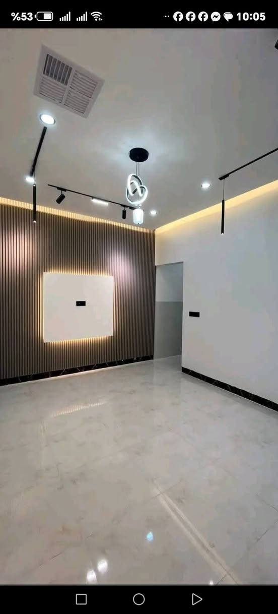 دار للايجار المساحه ١٠٠متر طابقين ٣نوم استقبال مطبخ خدمات بناء حديث عنوان الدار حي الشباب منطقه الضباط ***********. *********** مكتب مينا للعقار يوجد لدينا عروض آخره..
