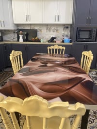 ميز طعام للبيع يجي وياه 4 كراسي مثل متشوفون النضافه كدامكم  الرقم: 077...