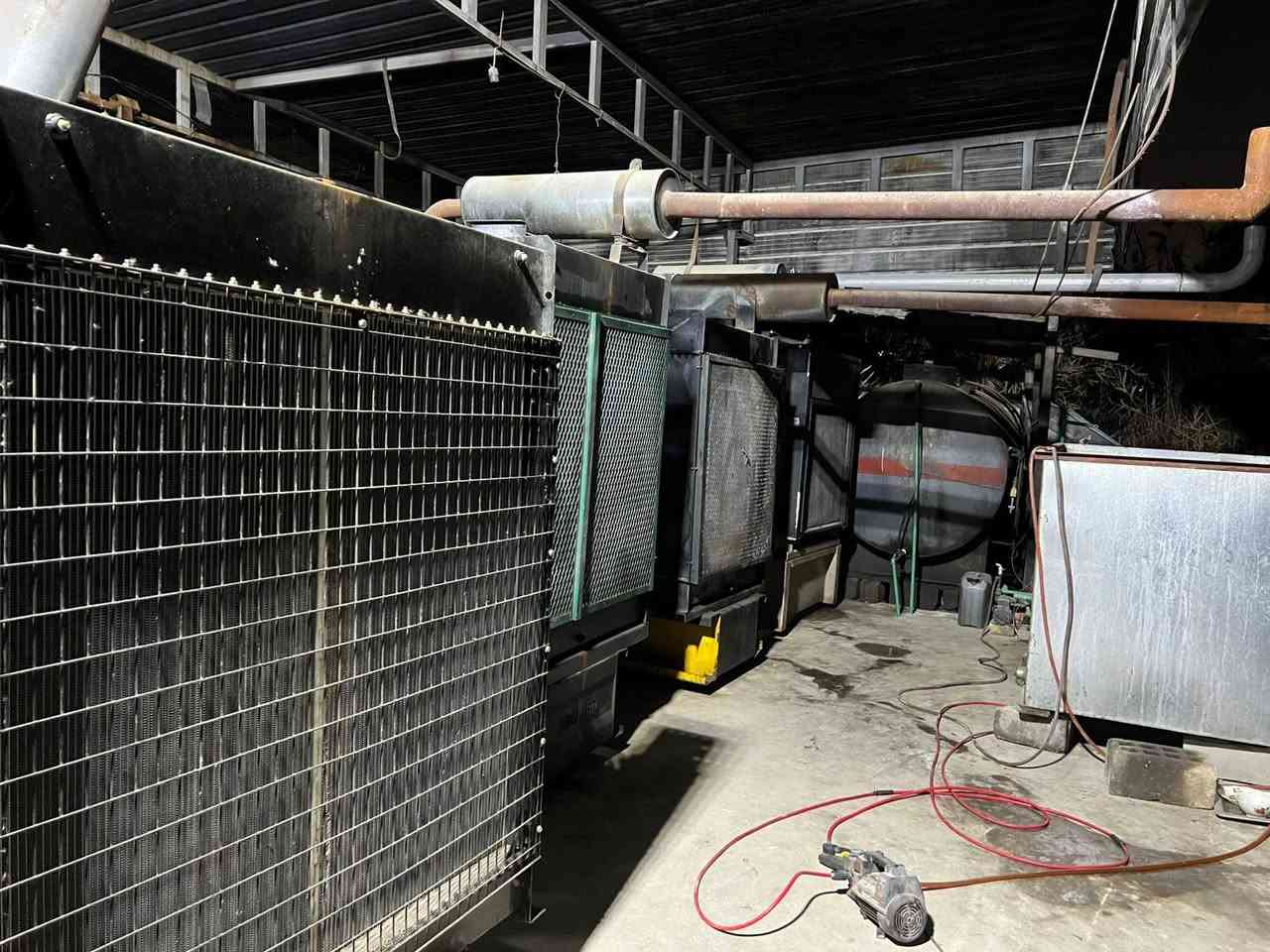 من رخصت الأدمن للبيع موقع في كربلاء البوبيات حي الزهراءالحمل(1700) امبير وقابل لزياده بي4 مكاين جدد حصه الكازينو 250كيفي وبي معامل زياده ***********
