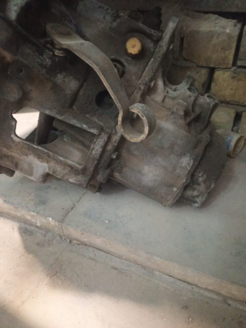 سلام عليكم كير بجو بارص ايراني كلشي مابي بس ونه خفيفه عارضه 150 الف وهذا رقمي ***********
