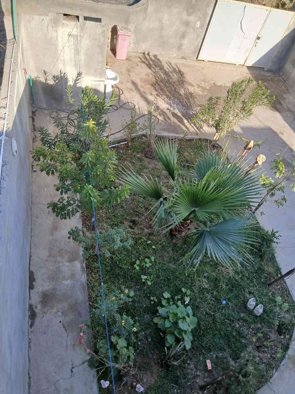 سلام عليكم الدار للبيع مساحه 320متر بناء حديث 2024غرقتين نوم صاله مطبخ ستقبال صحيات داخليه وصحيات خارجيه لقياسات موجوده بل صور معه الاثاث قرفه نوم معرض طباخ 5مراوح 2كيزرات تانكي عدد2ابو الف مكان بل نصار خلف لمعارض تواصل ***********///***********لبيت صب كونكريت اس وسكف
