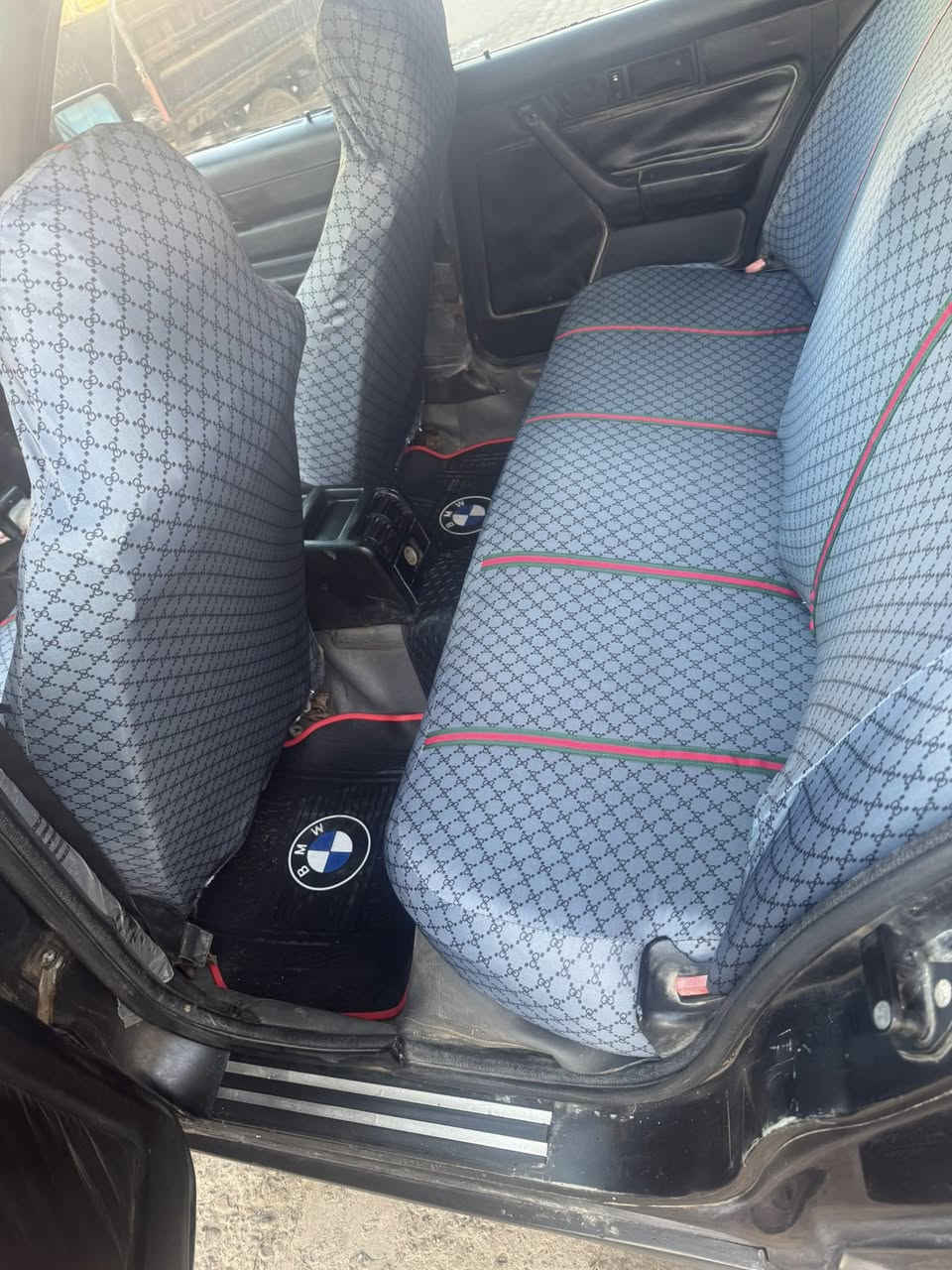 سلام عليكم موديل٨٩تخم تاير صدر كير محرك مكفولات تبريد ميشتغل صبغ جديد بدون ضربه بسمي مكان بغداد شارع حيفا السعر ٥٠ وبيهه مجال ***********
