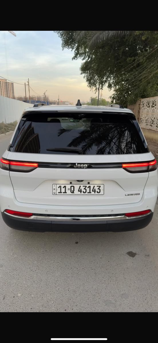 السلام  عليكم جيب كراند شيروكي موديل 2023 وارد امريكي سياره بدون حادث فقط شبرين جاملغ وشبرين بنيد موضحات بسونار ورصعه خفيفه جداً بالباب الخلف سايق  فقط لباقي كله كفاله كير مكينه محرك كلهن كفاله خمسه راكب المرغوب سته سلندر السعر ٣٤٣ 
مكاني بغداد الدوره 
للاستفسار اكثر ***********
