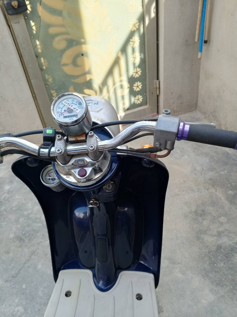 ماتور عبول حليم سفر 27هه زار رو شتوه له ئه و رو پا سلف كا ره باي گشتي شرد كا بري ده بيلاد مه كينه بي لاد رو ني شه ري كه ي تيه ما برغي بو برغي بشرت شوين كركوك شو را و سعري 750مه جا لي كم ره قن ته له فون *********** كركوك, العراق
