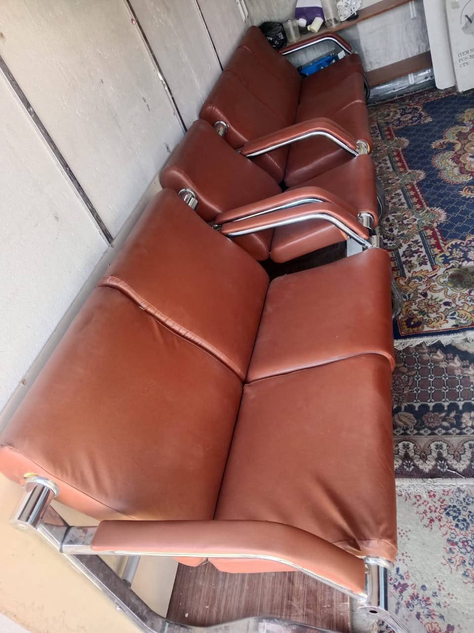 تخم مكتبي ست مقاعد 
سعره ٢٠٠  الف 
بغداد مدينه الصدر الحبيبيه 
وتساب ***********
