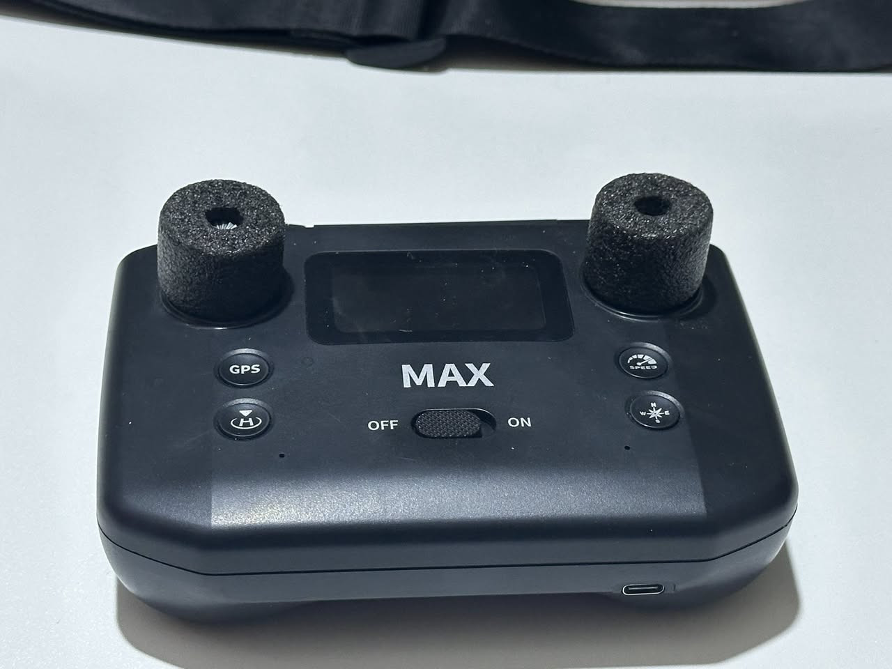 درون kf 101 max كمبل
مواصفات كلش قوية
تصوير 4k حقيقي
مدى طيران 5 كيلو متر
ارتفاع يوصل لل 800 متر واكثر 
تكدر تبحث اسمها باليوتيوب هواي الها فيديوهات 
ملحقاتها كاملة 
ريش 4 احتياط + درنفيس وبراغي احتياط
درون استخدامها كلش قليل 

وياها ٣ بطاريات وحدة شغالة والثنين الباقيات فقط غلاف تكدر ترهملها بطارية لان القاعدات والدكمة موجودات

البطارية الوحدة 20 دقيقة
 عندي تصور 4k بيها الي يريد يدخل خاص وادزه اله 

سعرها 175 الف وبيها مجال بسيط 
عنواني ميسان العمارة
ما عندي توصيل والي يريدها وعنده توصيل يدخل خاص ونتراهم

***********
