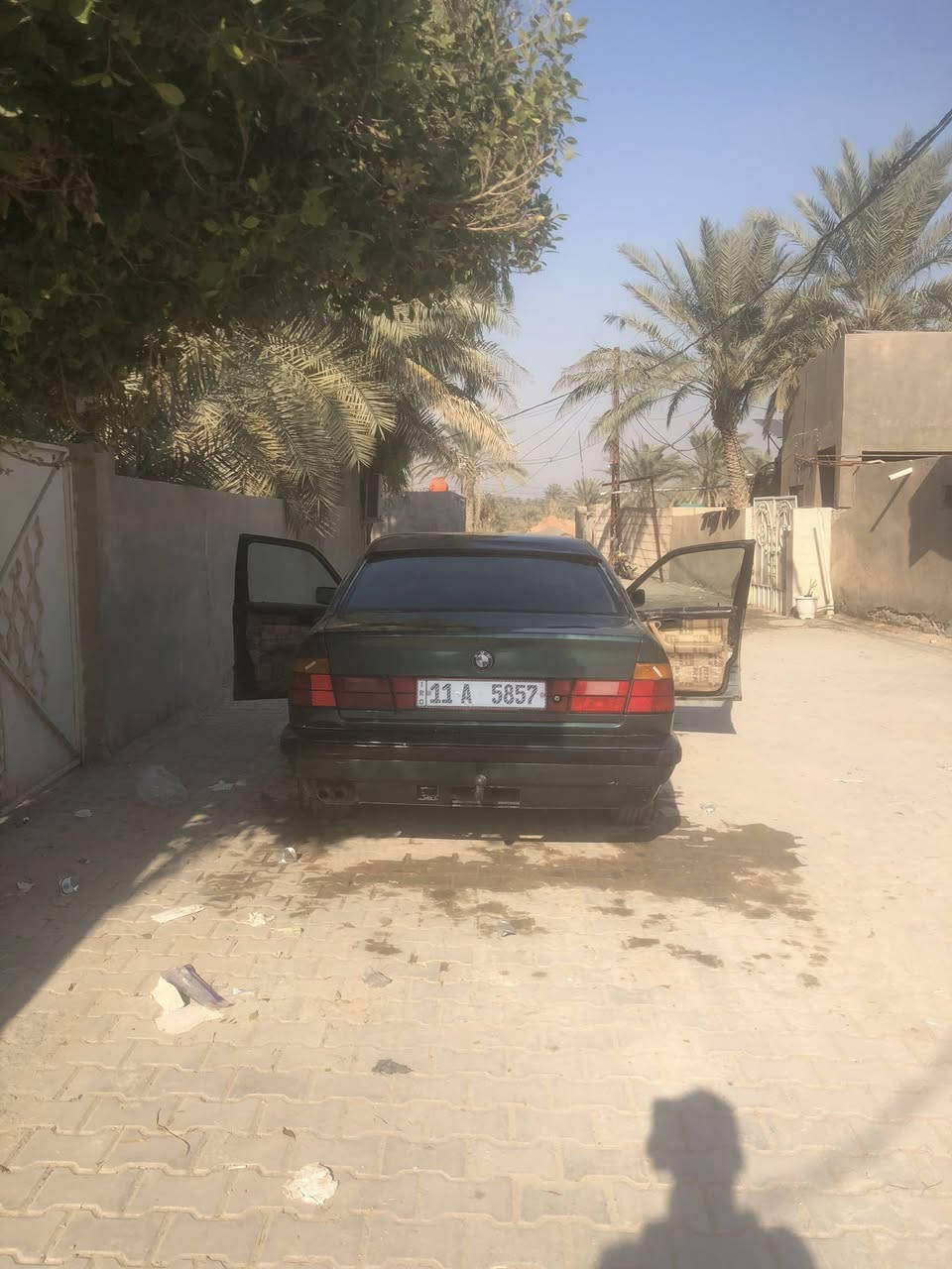 السلام عليكم  بي ام موديل ١٩٩٠
حجم٥٢٠ 
السياره جهازه مكينه جديده صار شهر من شديتها
حداديه هم جديده 
رقمها بغداد مميز دولي
السياره بأسمي مداور ثاني يوم 
السعر ٥٠ وبيها مجال .
***********
