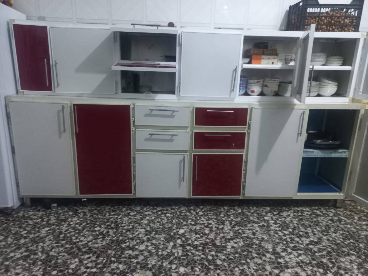 سلام عليكم كونتر البيع السعر 450 / 3متر 
***********
