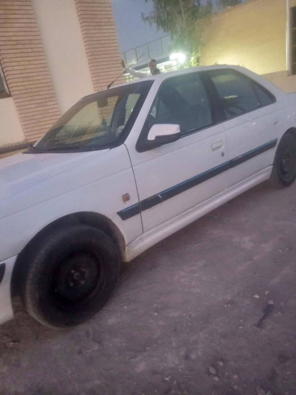 السلام عليكم ورحمة الله وبركاته اخواني بيجو بارس 2013بأسمي رقم موحد طخم تاير باتري سلف داينمو كله جديدالسيارة بيها تلحيضات بصيطة السعر 45وبيها مجال المكان كوفه رقم الهاتف ***********
